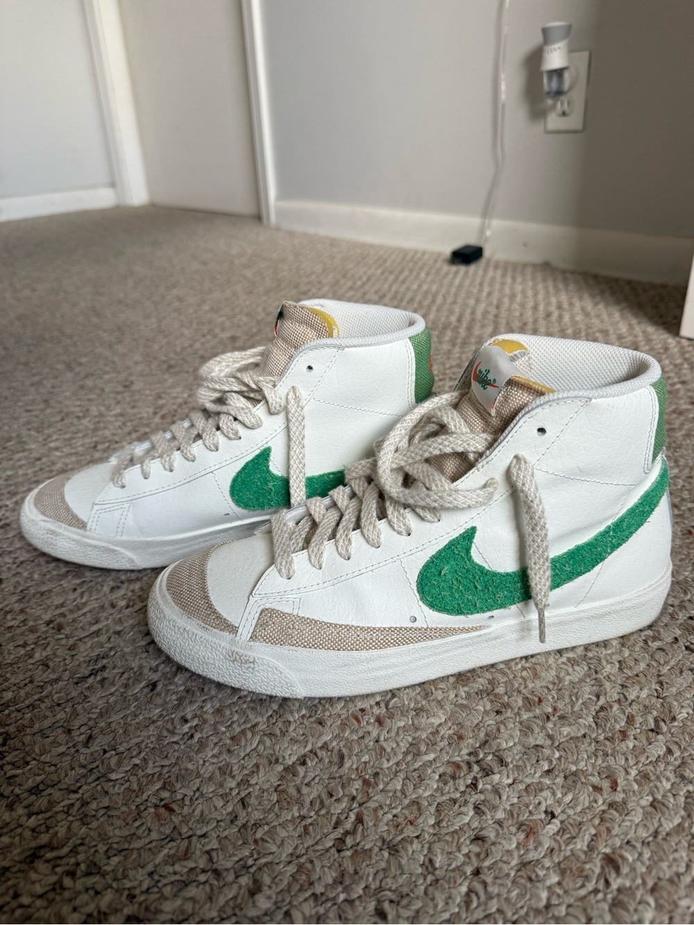 Nike blazer Mid 77 Sneakers with Green Swoosh and Beige/orange Accents